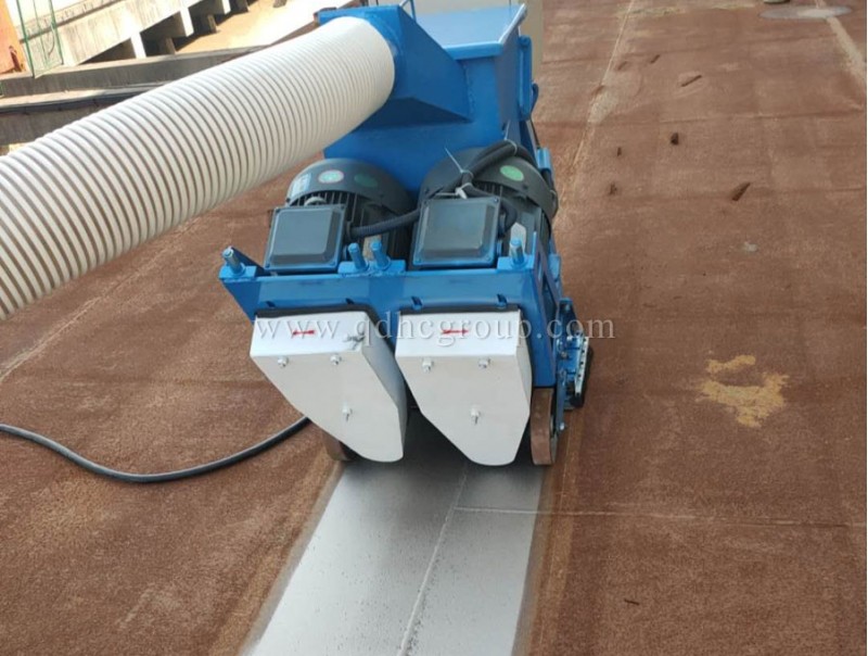 Steel plate mobile shot blasting cleaning machine